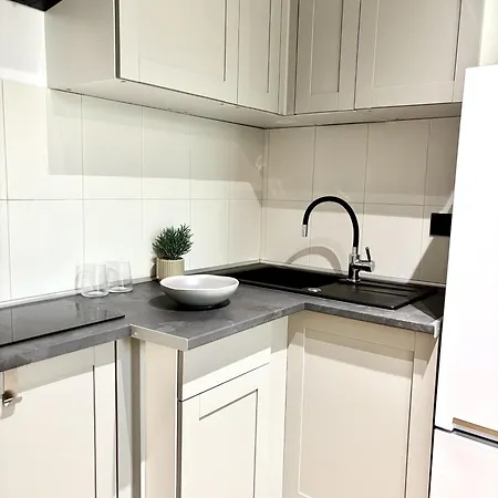 Lägenhet Obok Metra! Loftwola Warszawa