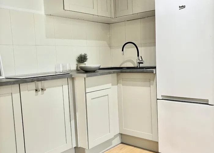 Obok Metra! Loftwola وارسو